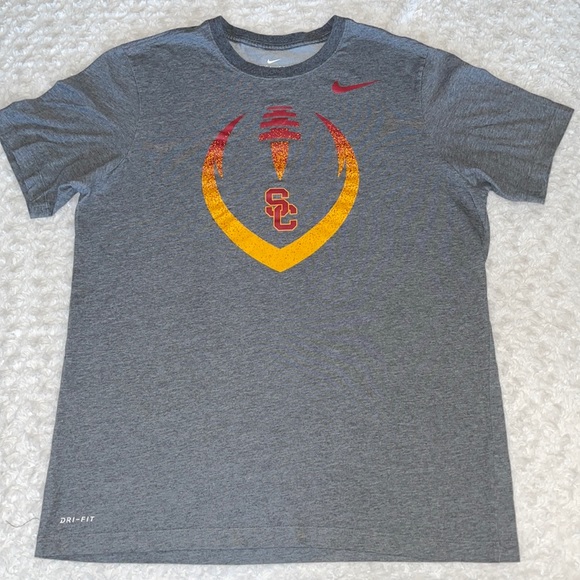 NIKE THE NIKE TEE SC FOOTBALL T-Shirt USC. Dri-fit. Size large. EUC - Picture 2 of 8